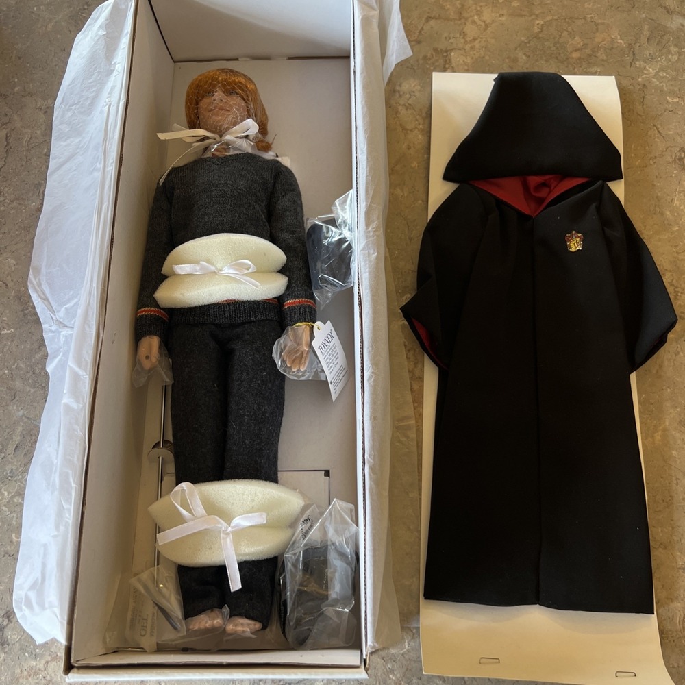 Robert Tonner Harry Potter  Ron Weasley Doll With Cape